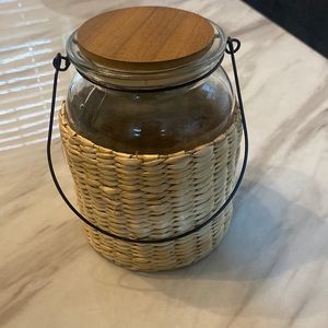 Glass storage container